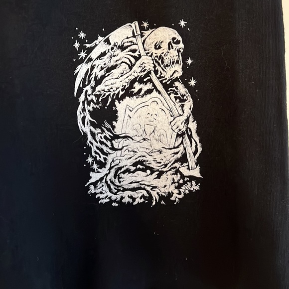 Creature Graveyard Gym Shorts Mens Small - Picture 3 of 8